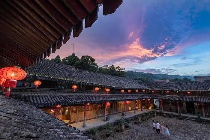 亿利资源集团：以生态修复为核心的可持续发展实践
